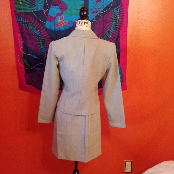 Suit - Picture 3 of 4